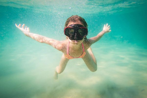 Où participer à une expédition de snorkeling dans les grottes marines des îles Baléares : conseils et sécurité ?
